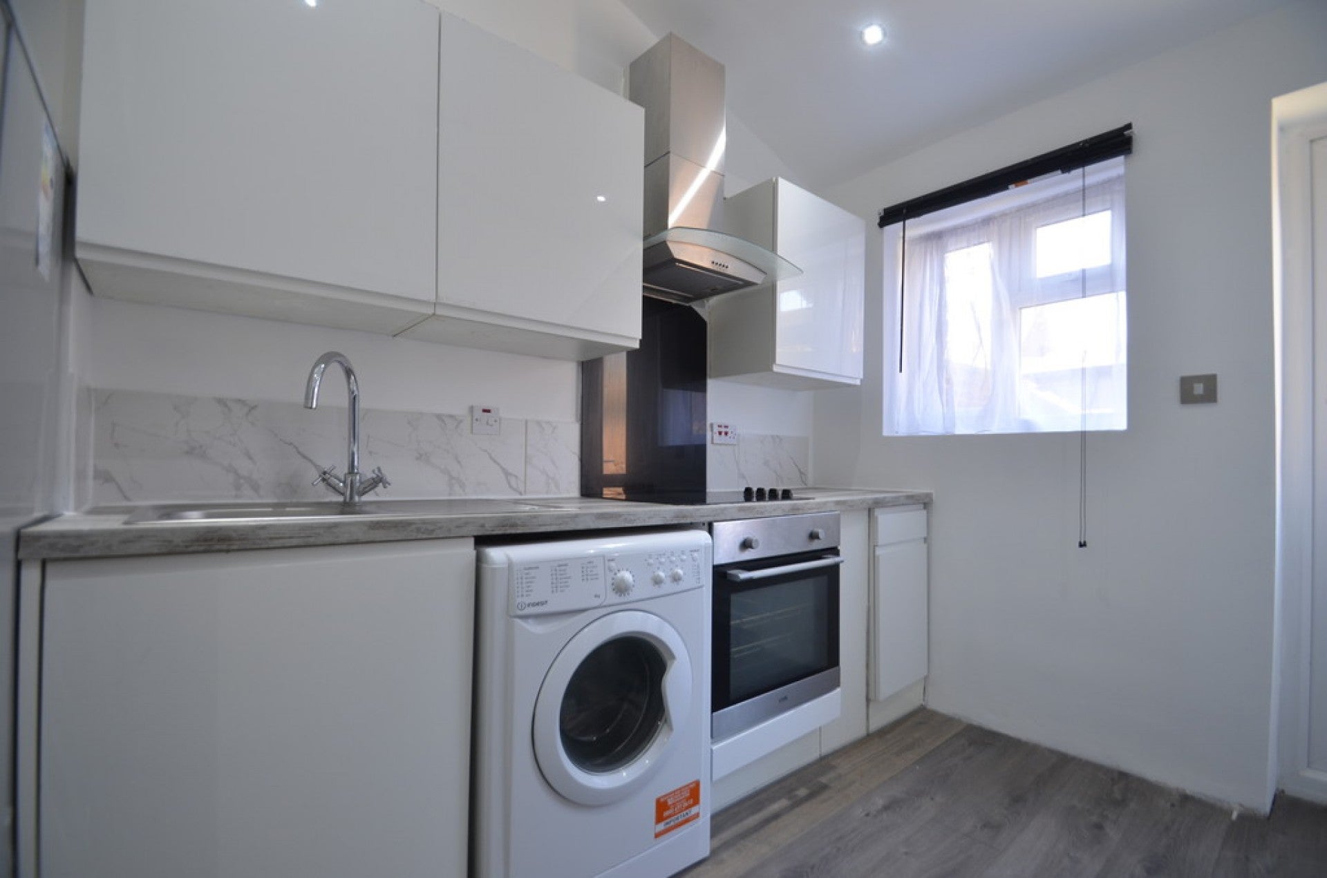 Room Cherry Crescent in Greater London