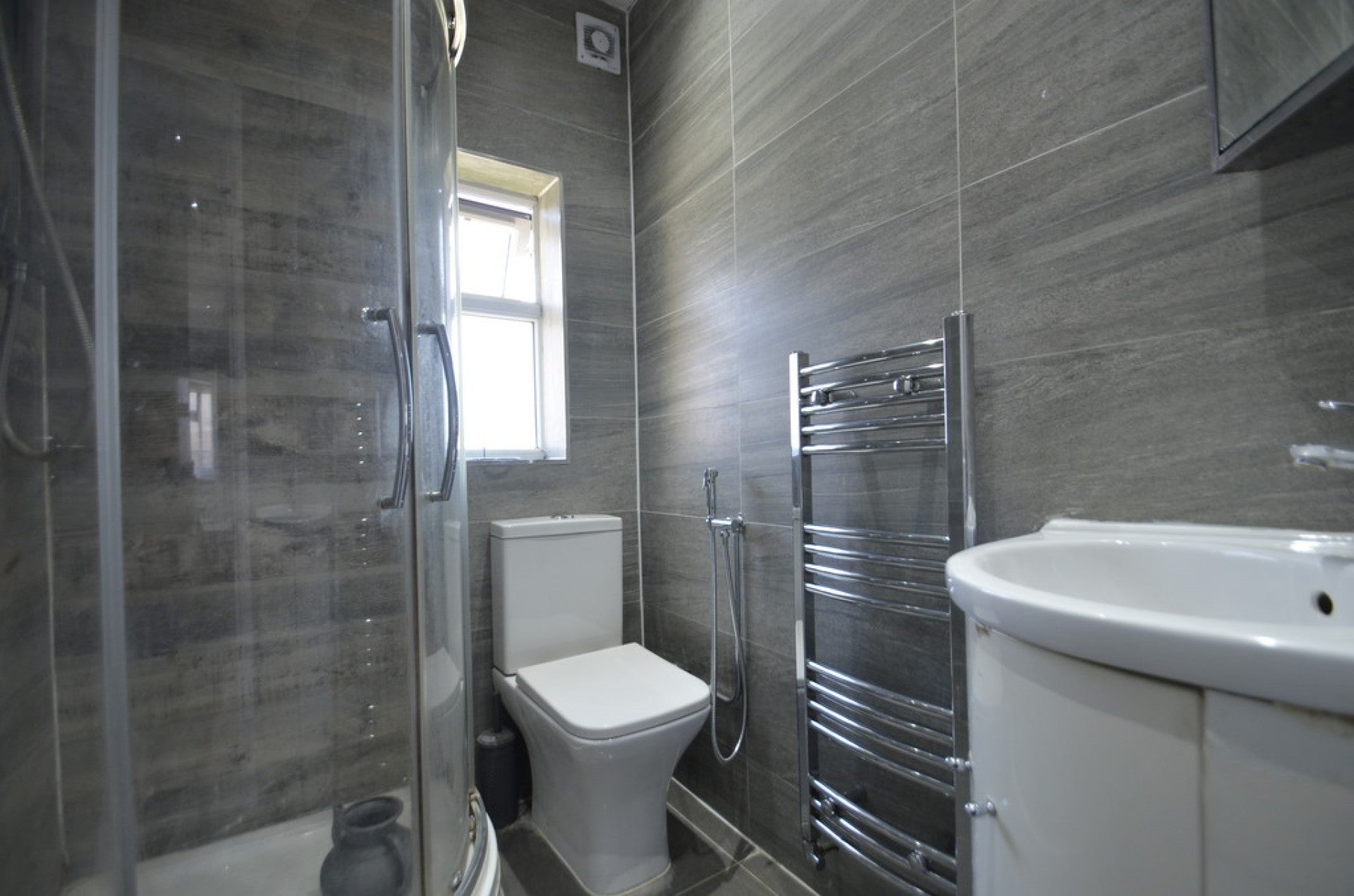 Room Cherry Crescent in Greater London