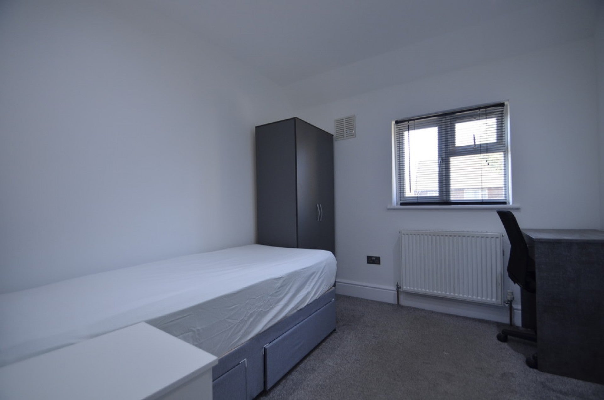 House Cherry Crescent in Greater London
