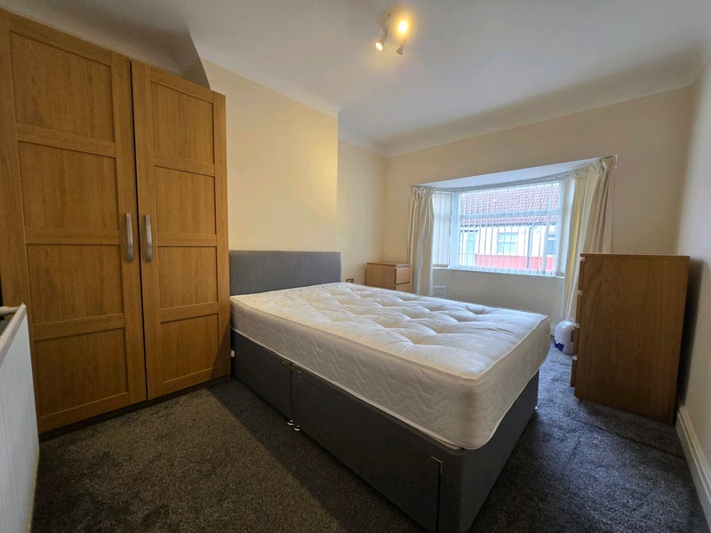 Room Corndale Road in Liverpool