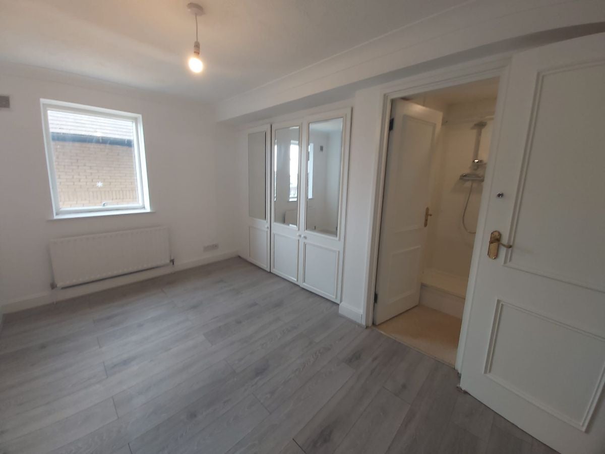 Flat Tavistock Road in Greater London