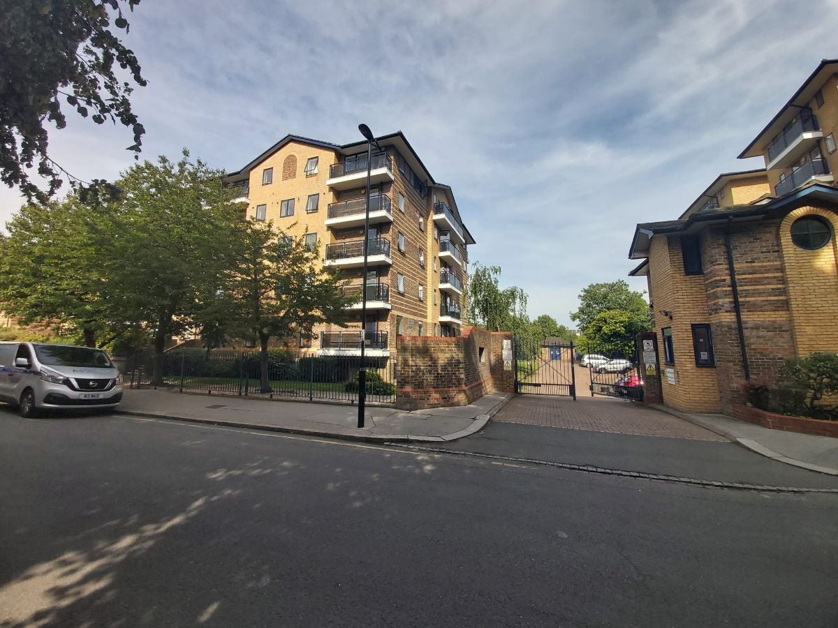 Flat Tavistock Road in Greater London