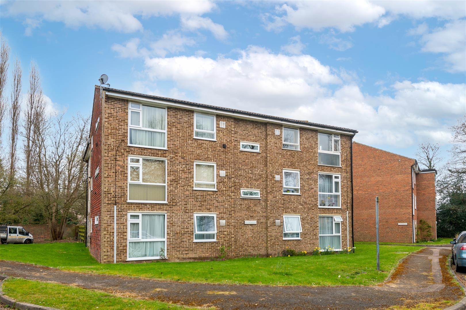 Flat Aurum Close in Reigate and Banstead