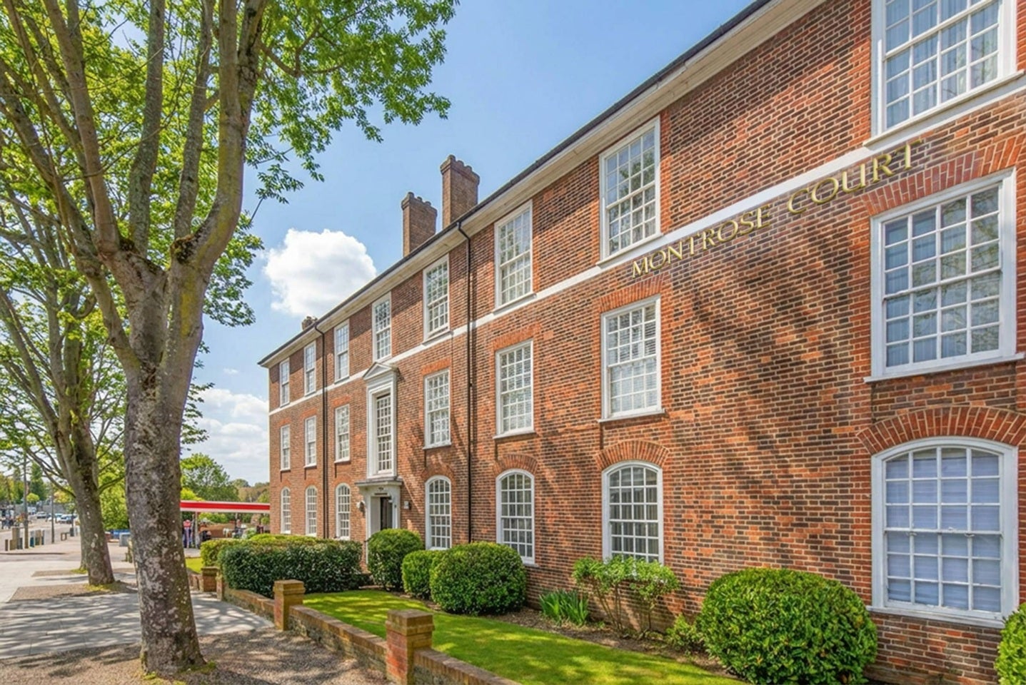 Flat Finchley Road in Greater London