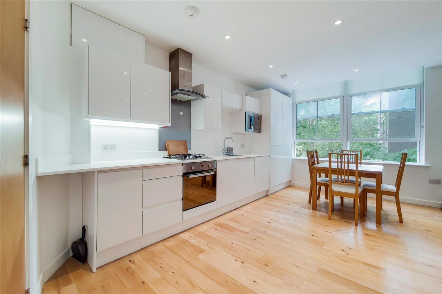 Flat Prince Street in Greater London