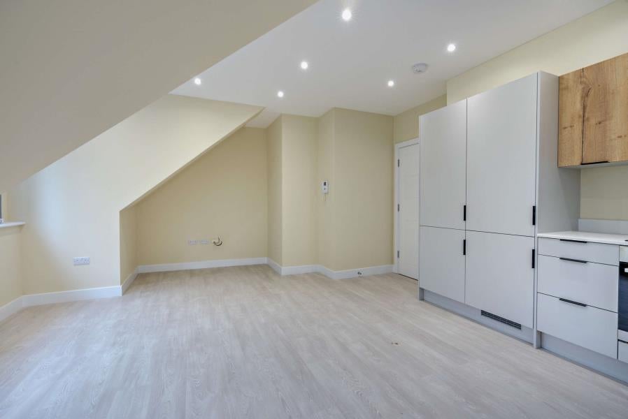 Flat Swakeleys Road in Greater London