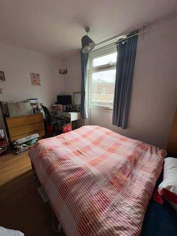 Room Guildford Road in Greater London