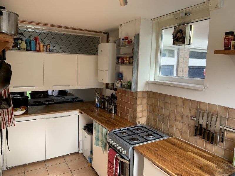 Room Guildford Road in Greater London