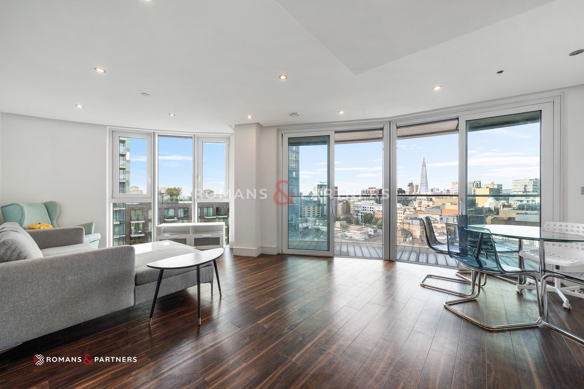 Flat Alie Street in Greater London
