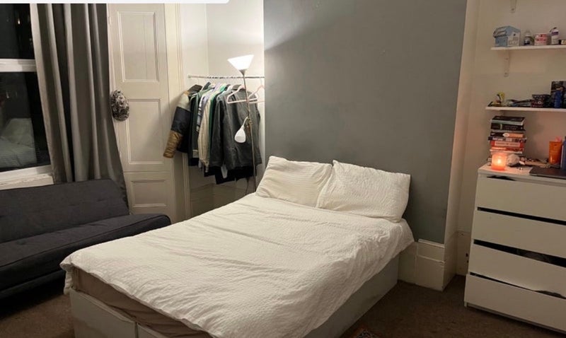 Room Downs Park Road in Greater London