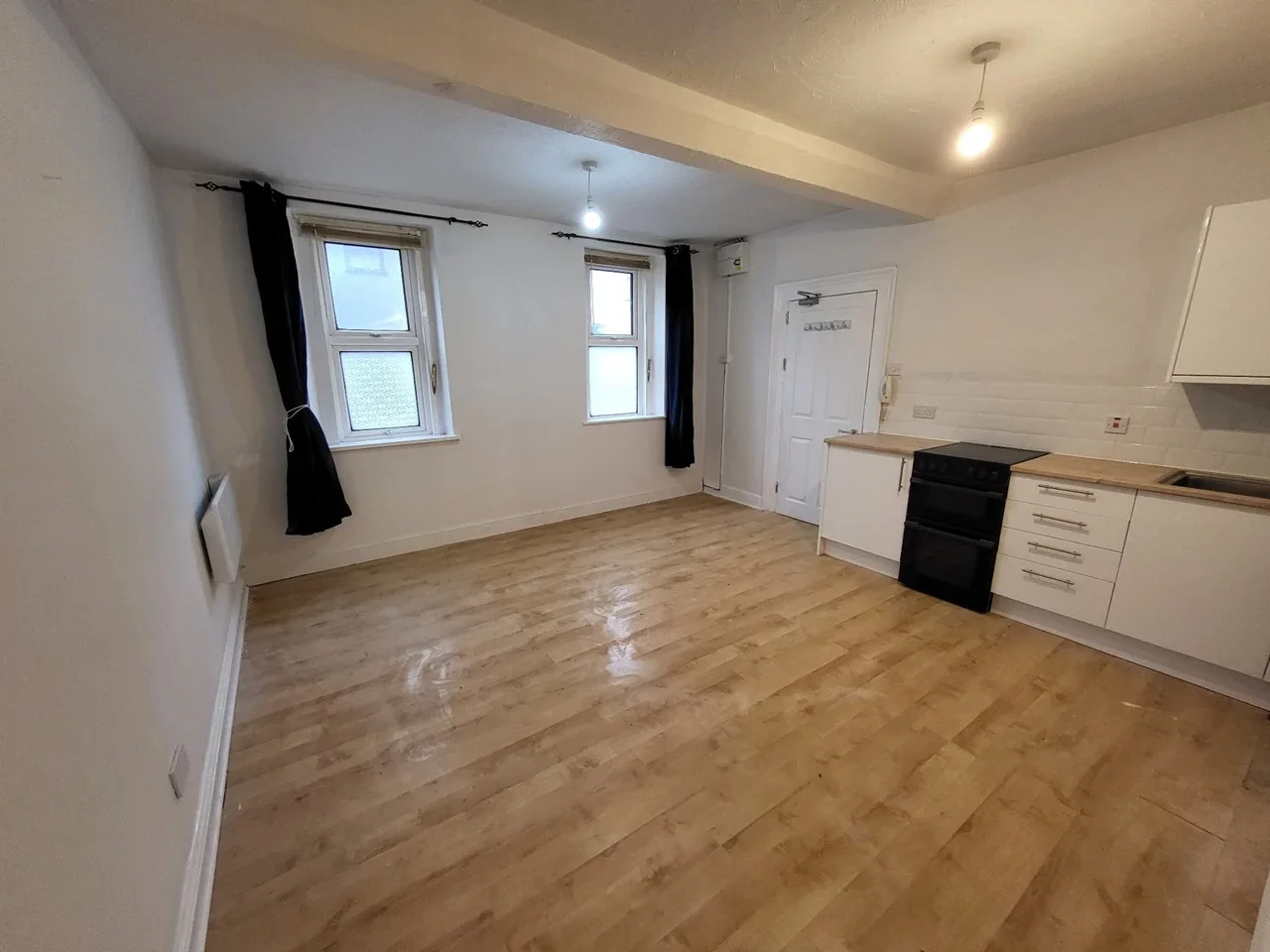 Flat Marlborough Court in Westbury