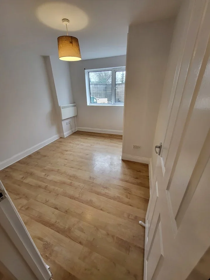 Flat Marlborough Court in Westbury