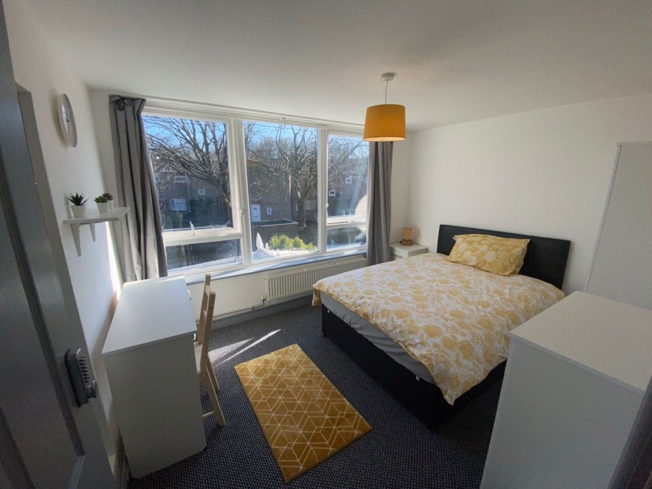 Room Sherborne Grove in Birmingham