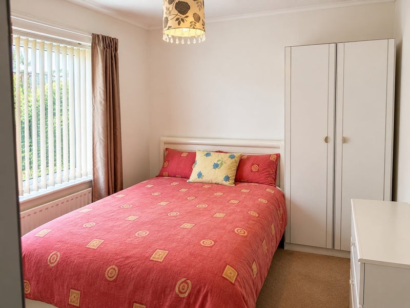 Room Croydon Avenue in Rochdale