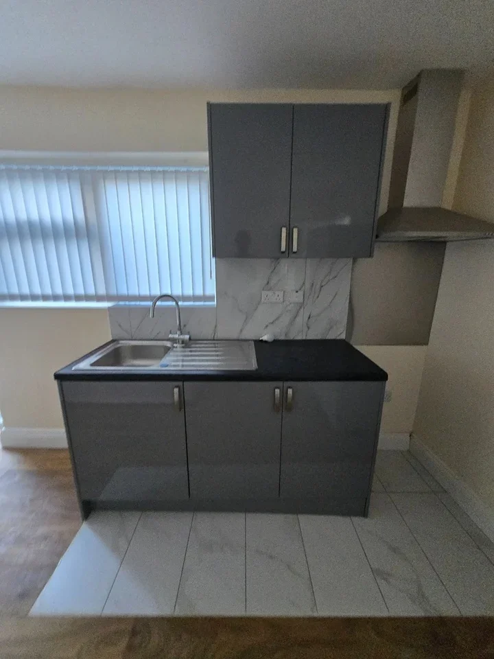 Flat Saxon Road in Greater London