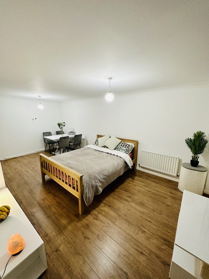 Room Stewart Street in Greater London