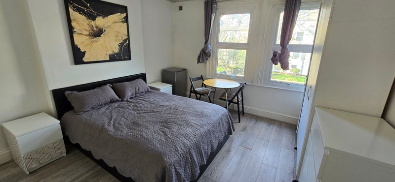 Room Kingston Road in Greater London