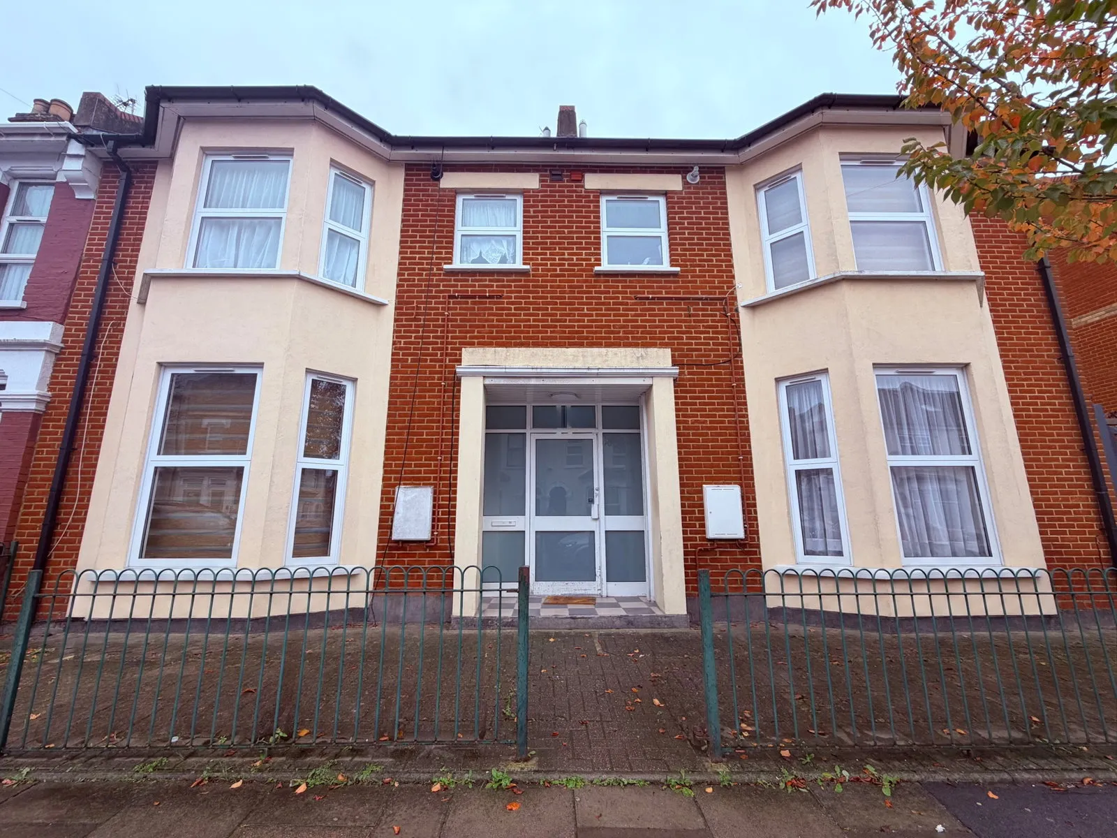 Flat Euro Close in Greater London
