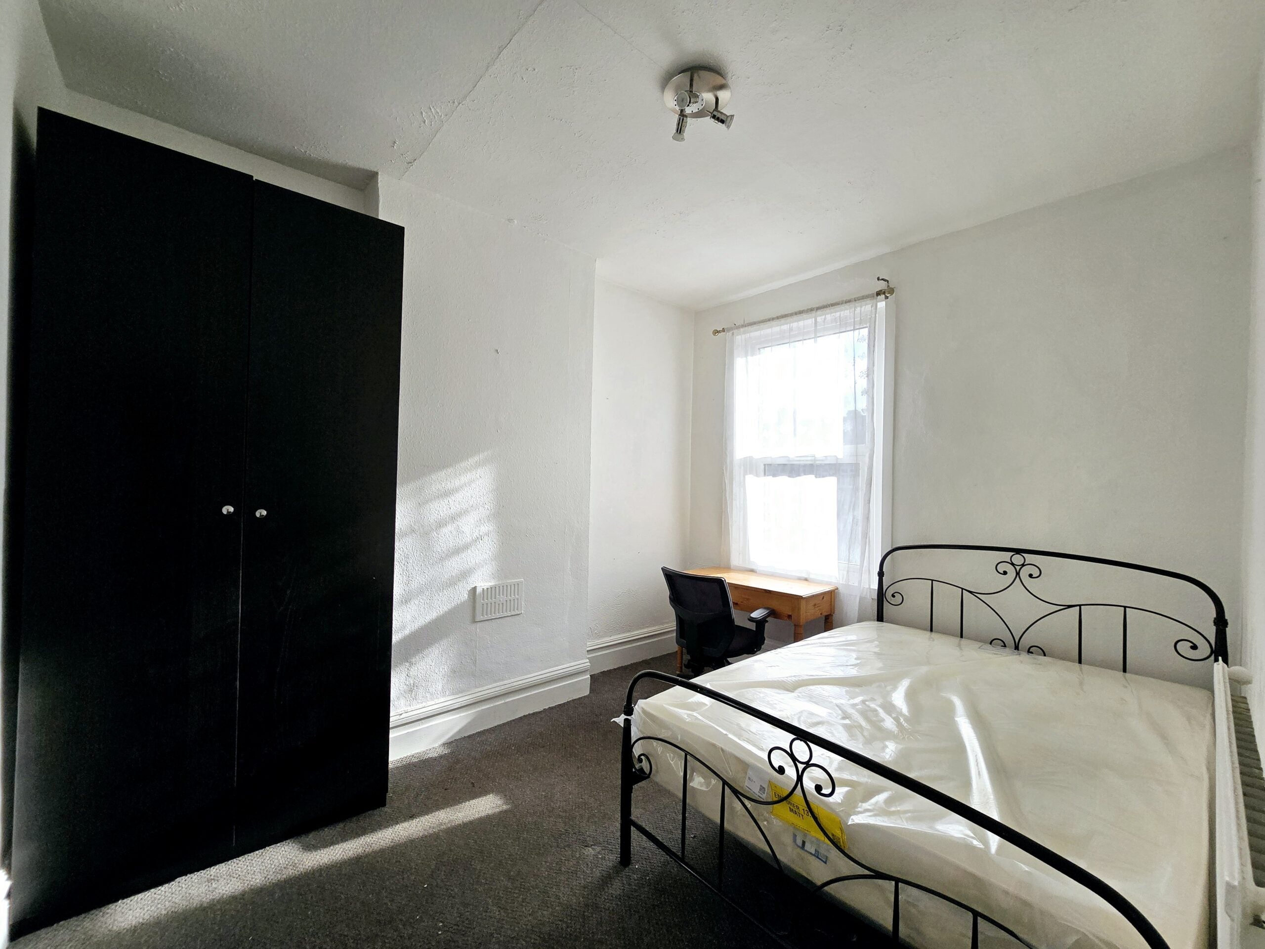 Flat Stella Road in Greater London