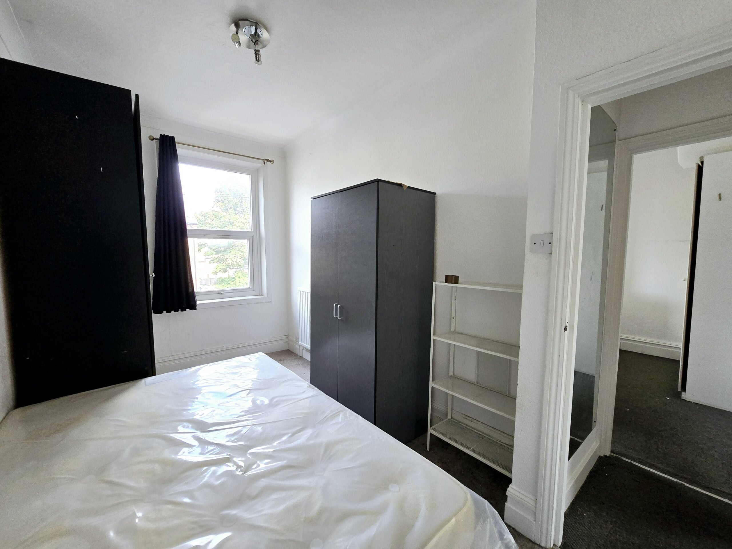 Flat Stella Road in Greater London