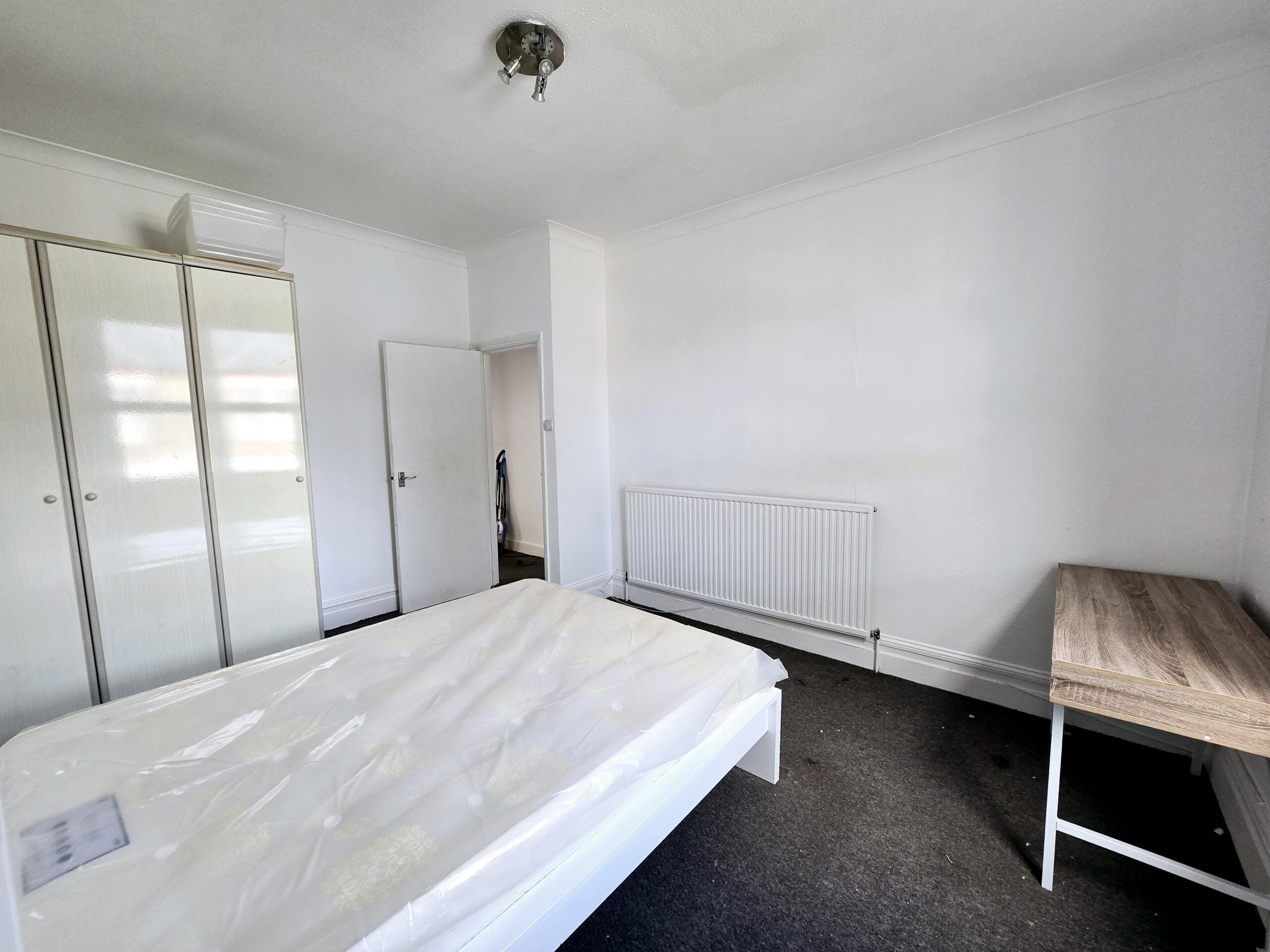Flat Stella Road in Greater London