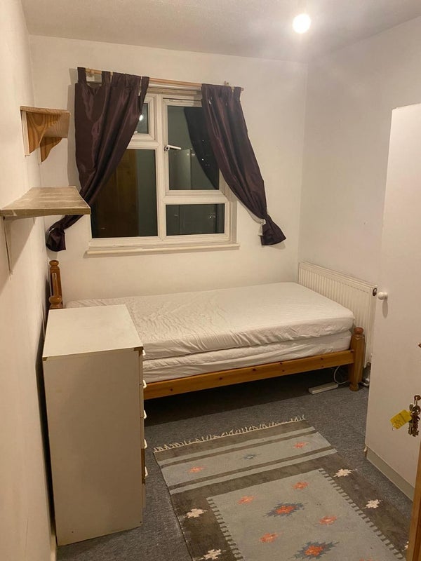 Room Martin's Road in Greater London