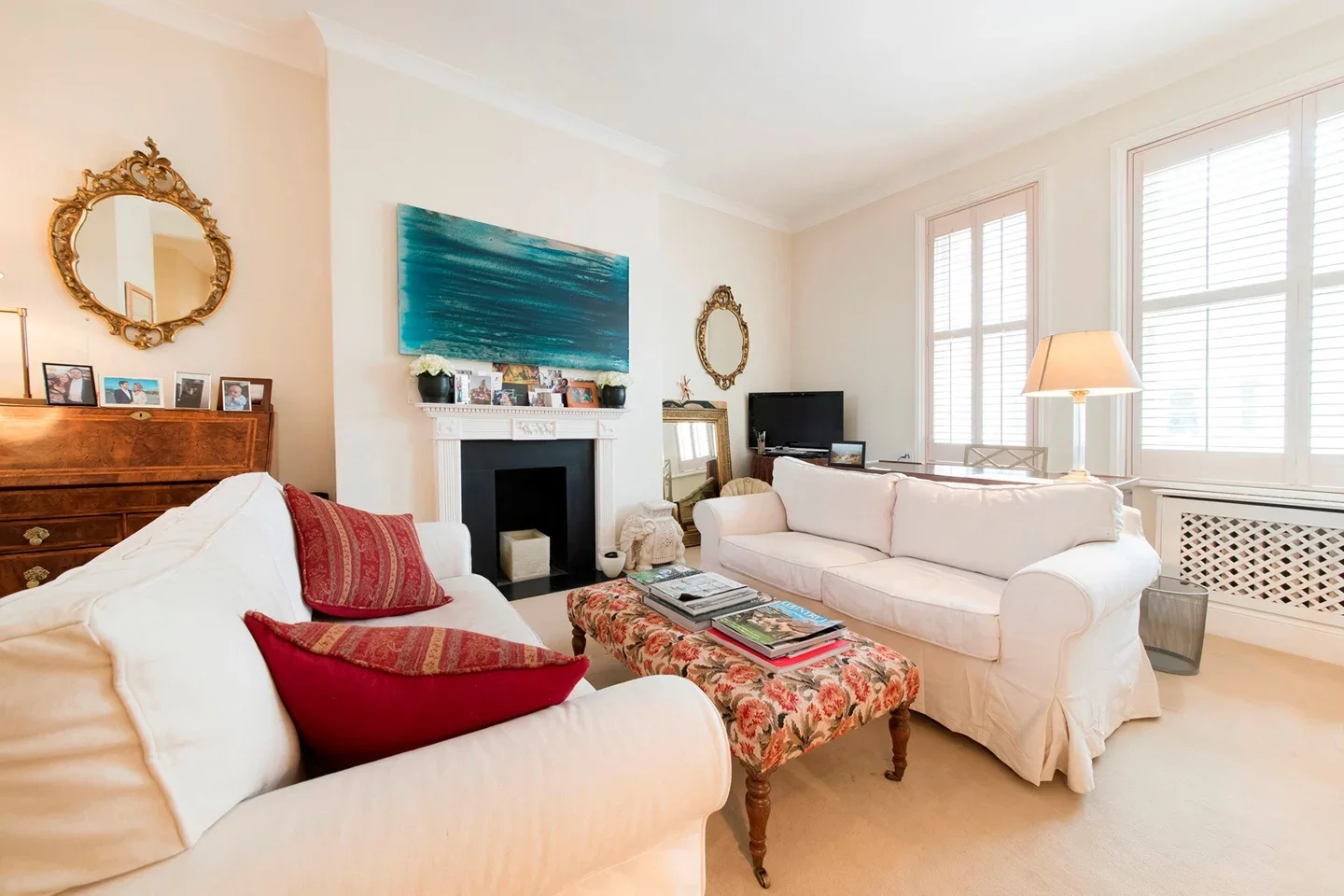 Flat Elm Park Gardens in Greater London