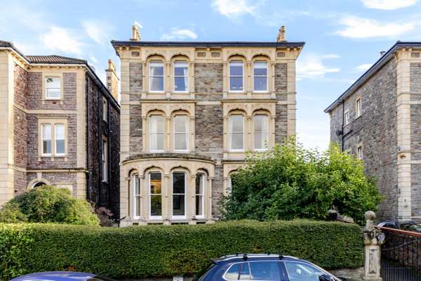 Flat All Saints Road in Bristol