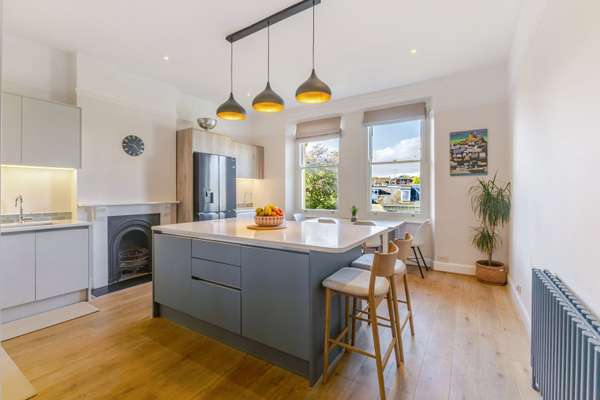 Flat All Saints Road in Bristol