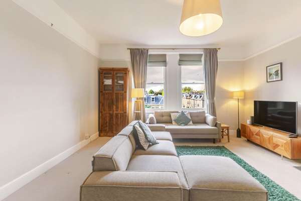 Flat All Saints Road in Bristol
