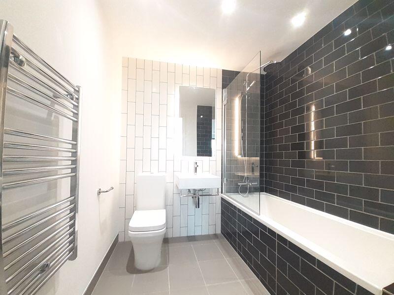 Flat Rendal Way in Greater London