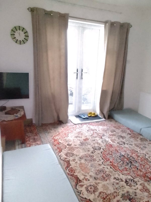 Room Smedley Lane in Manchester
