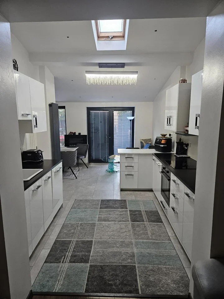 Room Gilda Avenue in Greater London
