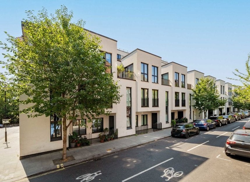 Flat Lyons Place in City of Westminster