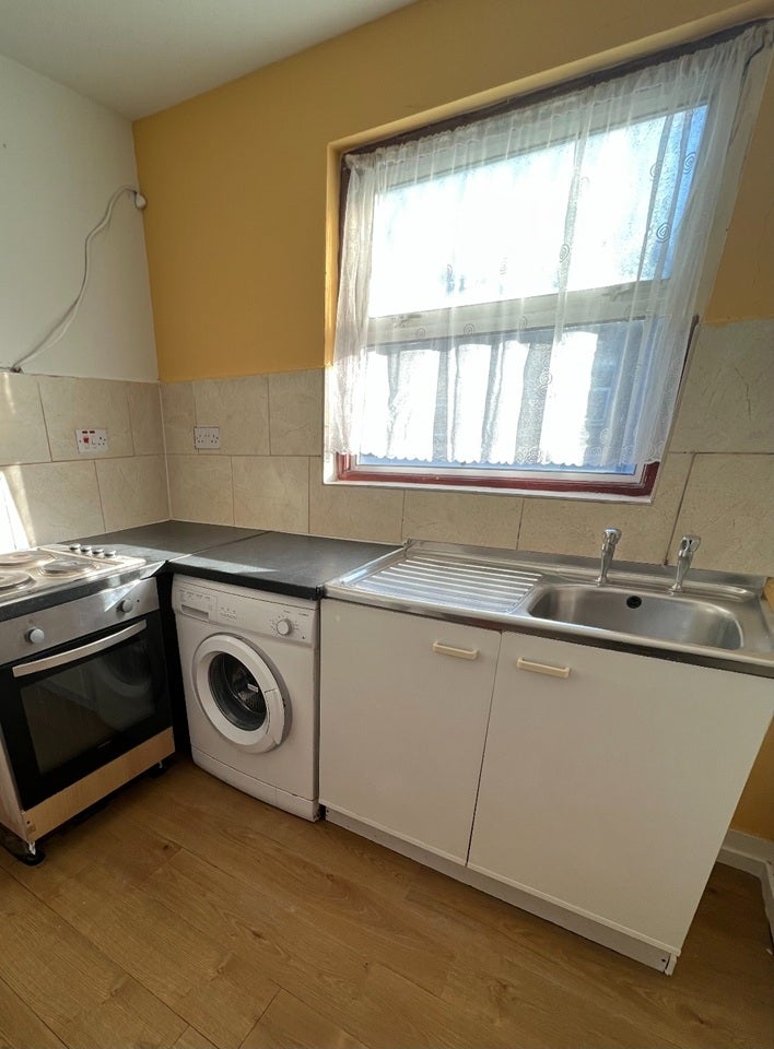 Room Claremont Road in Greater London