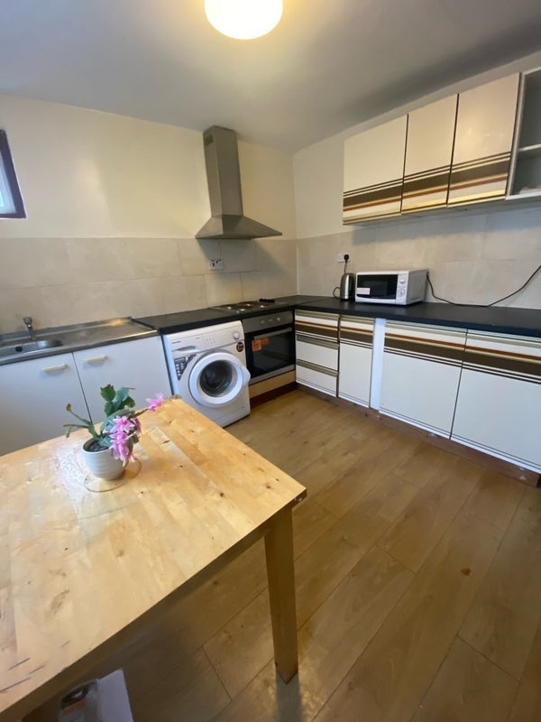 Room Claremont Road in Greater London