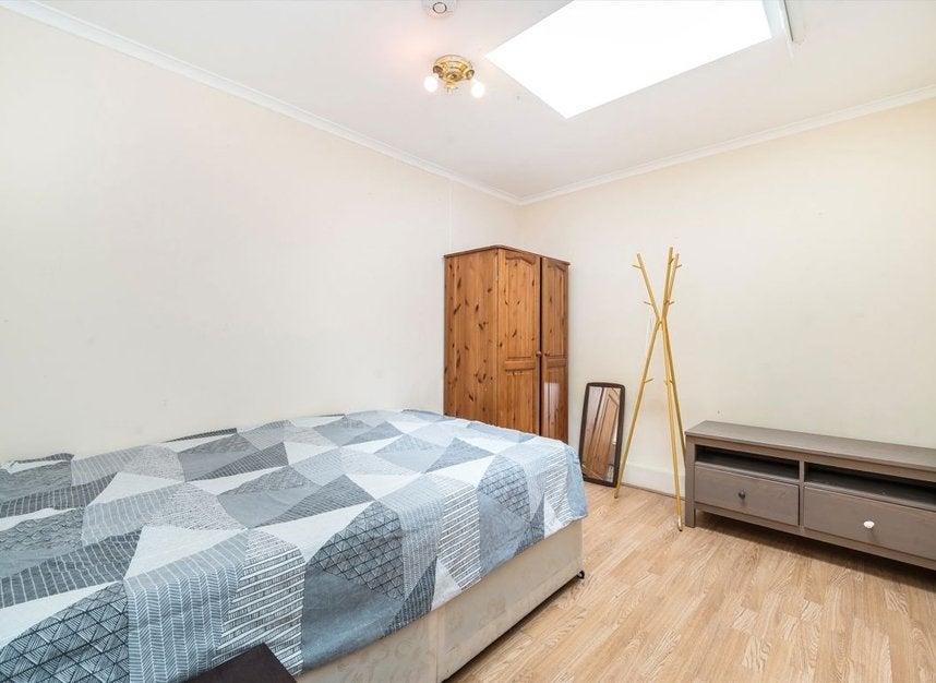 House Lowfield Road in Greater London