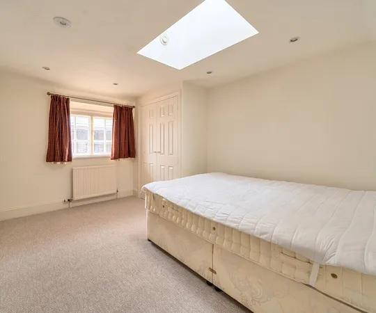 Flat Harris Lane in Cotswold District