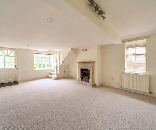 Flat Harris Lane in Cotswold District