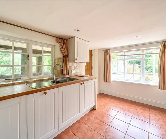 Flat Harris Lane in Cotswold District