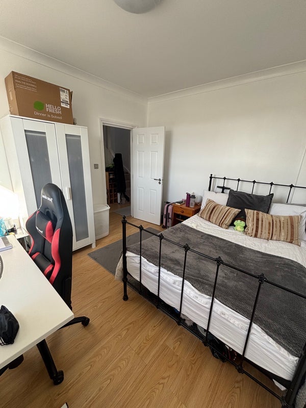 Room Undine Street in Greater London