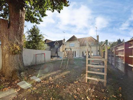 House Alexander Close in Finchampstead