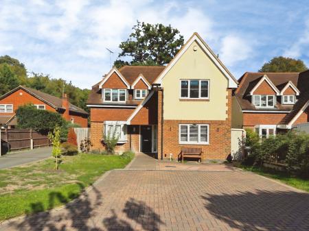 House Alexander Close in Finchampstead