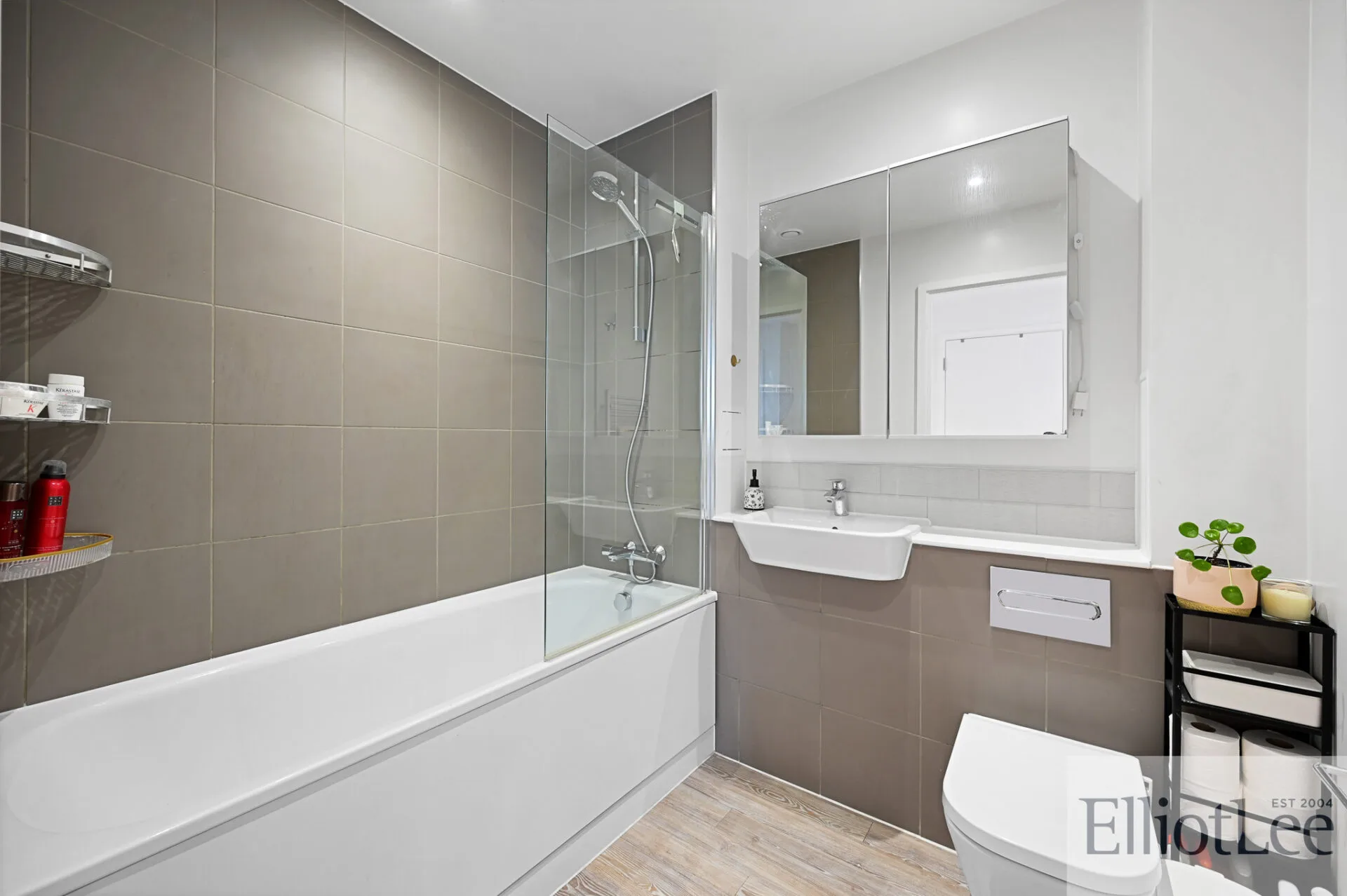 Flat Palmerston Road in Greater London
