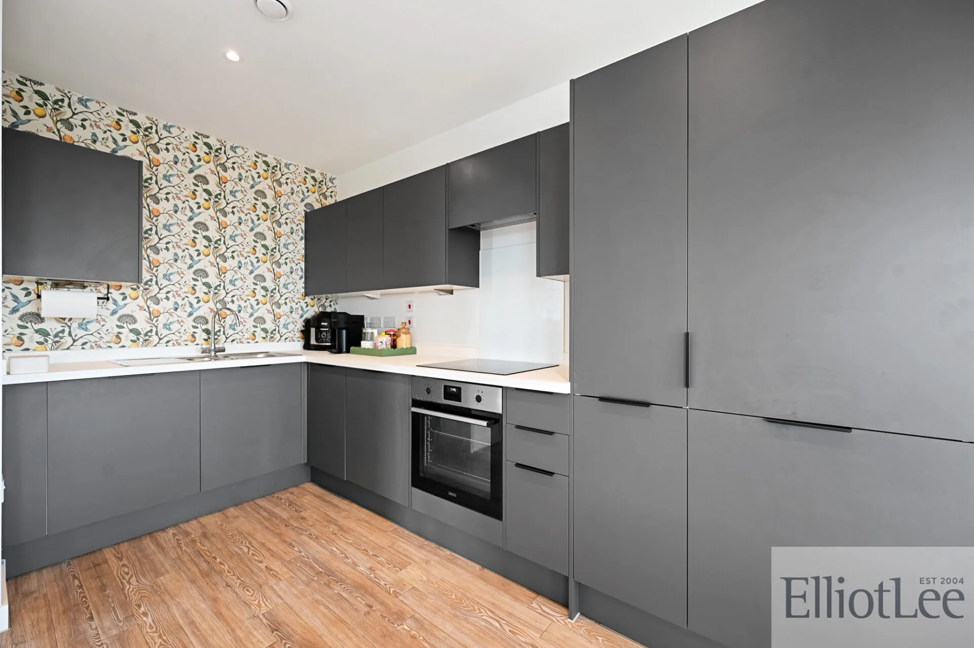 Flat Palmerston Road in Greater London