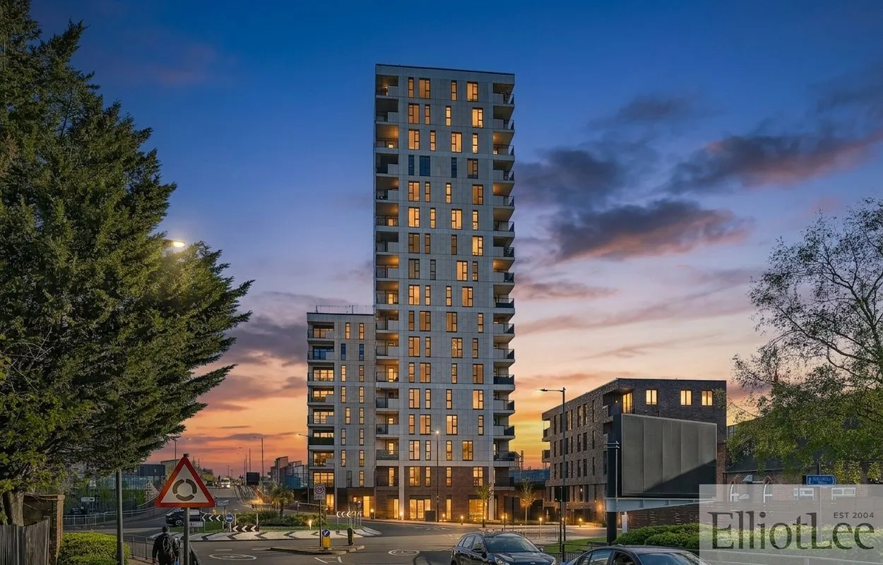 Flat Palmerston Road in Greater London