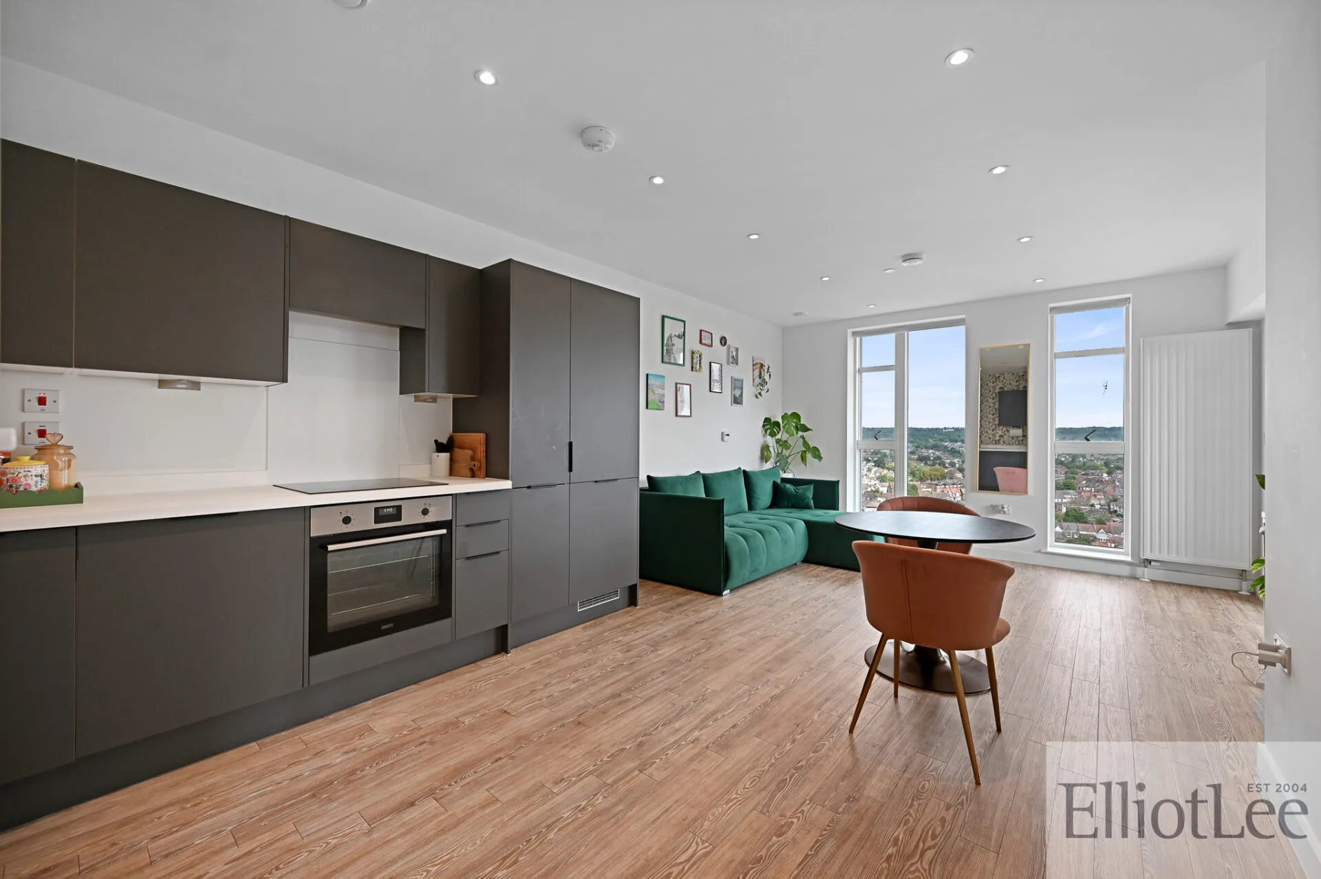 Flat Palmerston Road in Greater London