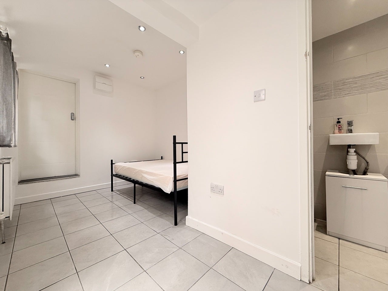 Room Stockwood Crescent in Luton