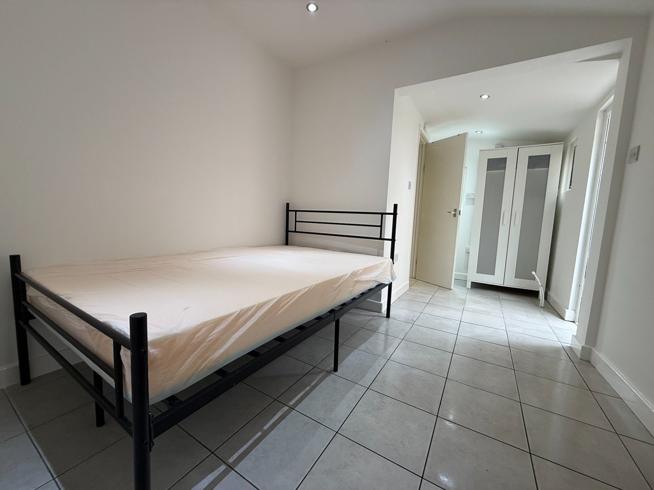 Room Stockwood Crescent in Luton