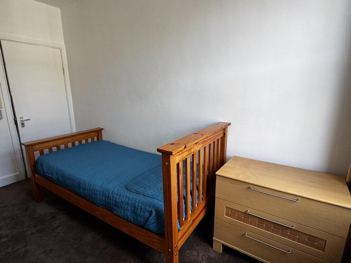 Room Devonport Road in Greater London